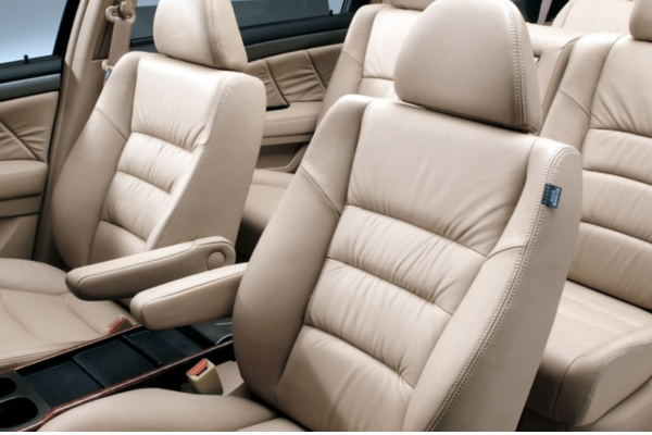 tại sao nên vệ sinh ghế ô tô định kỳ