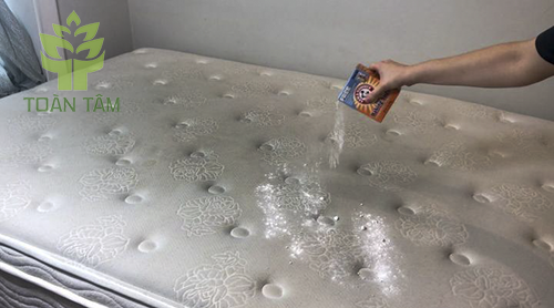 Dùng baking soda để làm sạch nệm
